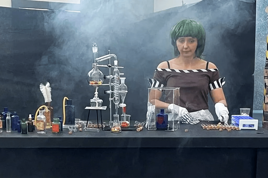 Sad Oompa Loompa At Willy Wonka Viral Experience Glasgow